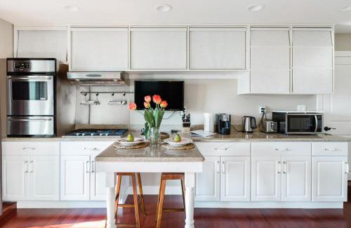 San Carlos Apartment | Serene Oasis in the midst of Silicon Valley