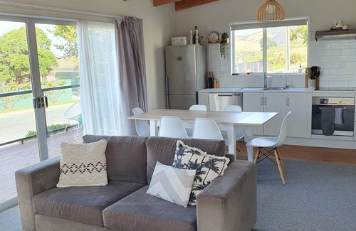 Kaka Point House | Serene on Marine, Kaka Point