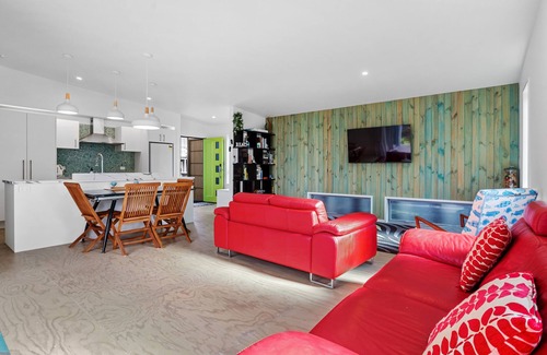 Waihi Beach House | Serene on Seaforth - Waihi Beach Holiday Home