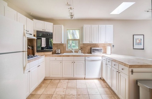 University South Apartment | Serene Palo Alto 2BR w/Patio, nr Shopping & Food, by Blueground