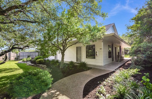 Crawford Apartment | Serene & Private Queen Suite #9 @Gathering Oaks Retreat