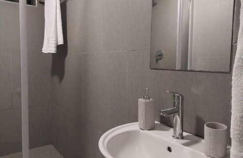 Quigney Beach Apartment | Serene Sanctuary with Ocean View