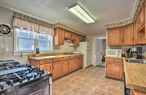 Saxton House | Serene Saxton Lodge: 7 Mi to Lake Raystown!