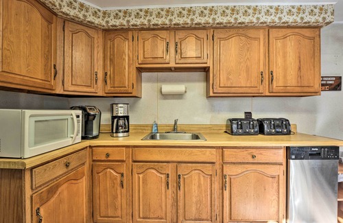 Saxton House | Serene Saxton Lodge: 7 Mi to Lake Raystown!