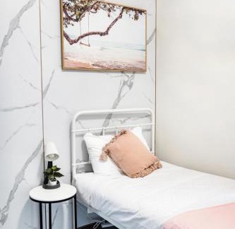 Gregory Hills House | Serene Single Room - Convenient Location in Gregory Hills - Shared Bathroom