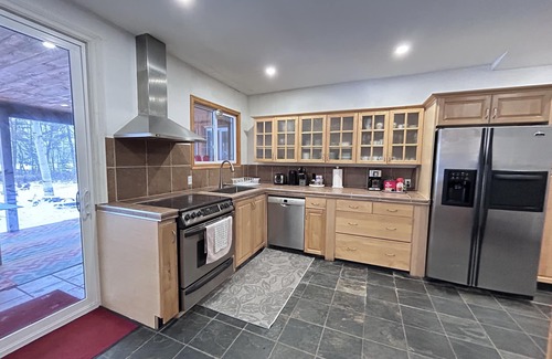 Buckhorn Cottage | Serene, Spacious Waterfront Cottage in Kawartha Lakes w. Hot Tub. Pet-Friendly!