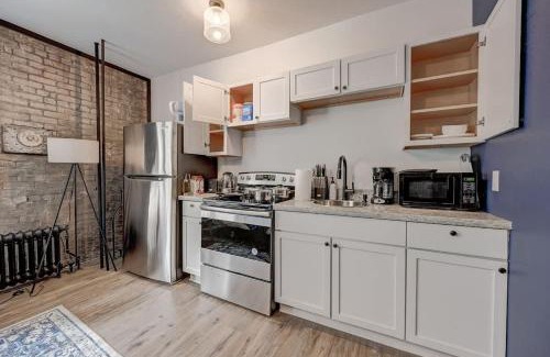 Lower East Side Apartment | Serene Studio McKinley Beach - Brady St Lower East