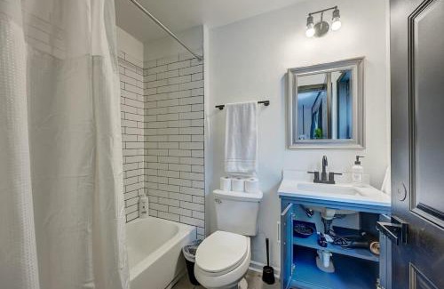 Lower East Side Apartment | Serene Studio McKinley Beach - Brady St Lower East