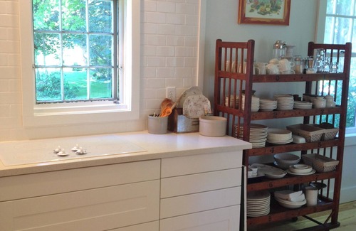 Franklin House | Serene Two Bedroom Suite To Rent In Historic Home