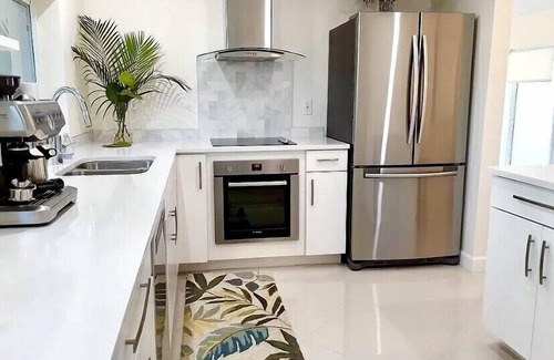Deerfield Beach House | Serenity at the Cove with a Spa mins from Beach