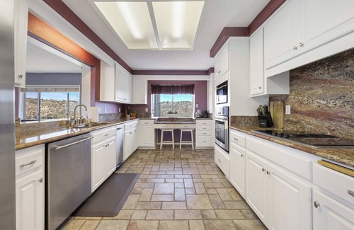Mesa Rock House | Serenity Escape | 4BR | Hot Tub | Mini Golf | Fire Pit