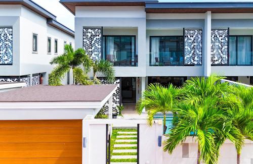 South Pattaya Villa | Serenity lux Pool Villa in Jomtien 5BR & 5 Mins to Beach 豪華五臥泳池別墅 5分鐘到達中天海灘