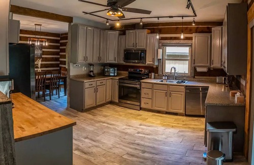 Johnstown Cabin | Serenity on Seven Acres - Luxurious Log Cabin