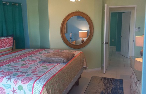 Cotton Tree Bay House | Serenity On The Bay2 - Two Bed Apt Close to Supermarkets, Shops and Restaurants!