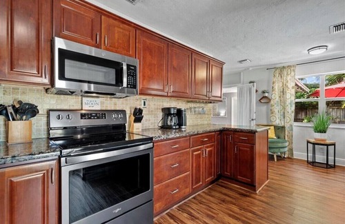 Beachway Estates House | Serenity Tiki Beach House | King Size Bed!