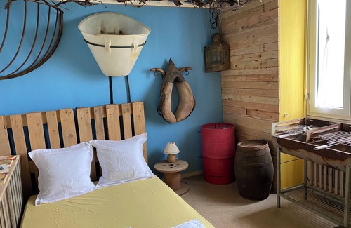 Castelnau-Riviere-Basse Bed & Breakfast | Setting course for Latin America