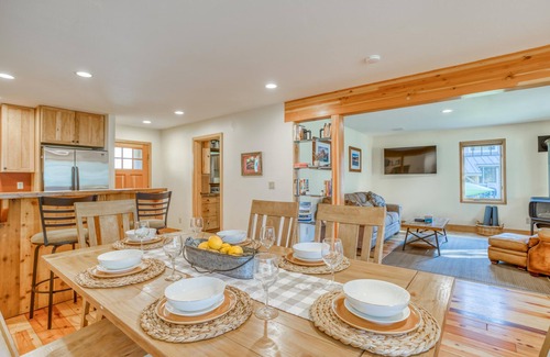 Oregon Water Wonderland Cabin | Settle Inn and relax by the riverfront at this Pet Friendly, Hot Tub Home.