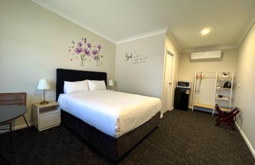 Gumly Gumly Hotel | Seven Inn