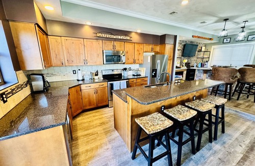 Rockwood House | Seven Springs 3BR Condo w/Loft in Woodridge - Fully Updated w/Private Hot Tub