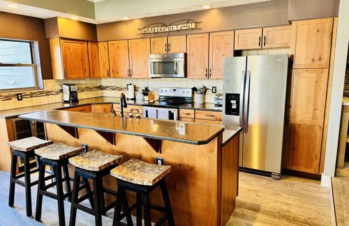 Rockwood House | Seven Springs 3BR Condo w/Loft in Woodridge - Fully Updated w/Private Hot Tub