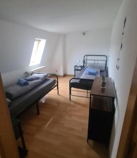 Crimmitschau Apartment | Seyfarthrooms - Monteurwohnung Crimmitschau 7 - voll ausgestattet, 2 Schlafzimmer, WLAN inklusive