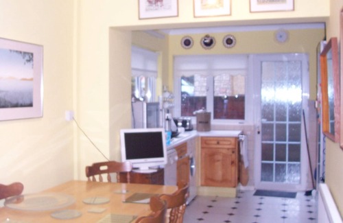 Baglan Bed & Breakfast | Sha's Pad, ROOM 4, SINGLE BED - shared shower room with 1 other