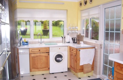Baglan Bed & Breakfast | Sha's Pad, ROOM 4, SINGLE BED - shared shower room with 1 other