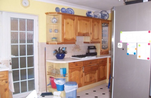 Baglan Bed & Breakfast | Sha's Pad, ROOM 4, SINGLE BED - shared shower room with 1 other