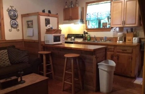 Bogalusa Cabin | Shaded Creekside Cabin