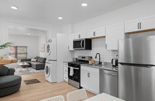 Shadyside Apartment | Shadyside/Central @1 Spacious and Modern 1Bdr with Free Parking