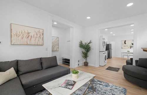 Shadyside Apartment | Shadyside/Central @1 Spacious and Modern 1Bdr with Free Parking