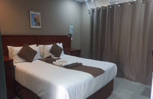 Shakawe Hotel | ShakeVille Guest House