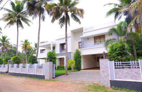 Tiruvalla House | Shamrock Home Stay (5-Bedroom Bungalow)