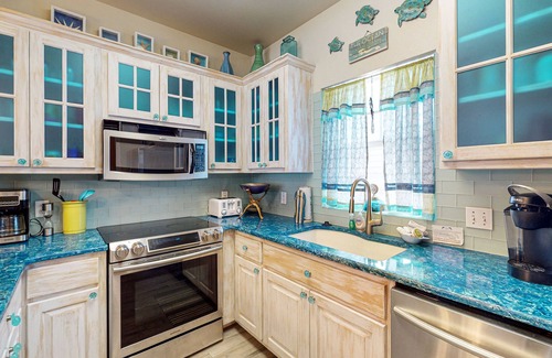 Safe Harbor House | Shared Pool, Close to Beach, Pet Friendly, Garage Access