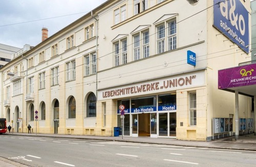 Elisabeth-Vorstadt House | Shared room, shower, WC - a&o Salzburg Hauptbahnhof