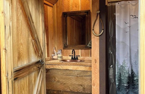 Cameron Cabin | Sheep Creek Ranch Wild Horse Luxury Glamping Tipi