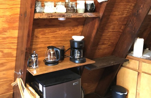 Muscadine Cabin | SHEKHINA nA tiny house in the woods. n40 acres. Total privacy. Weekend retreat.