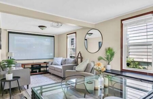 Rantoul House | Sheldon House a 3-bedroom stay perfect for relaxing sleep