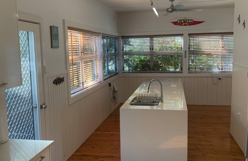Bateau Bay House | Shelly Beach House is opposite Shelly Beach, walk to surf,golf and bowling clubs