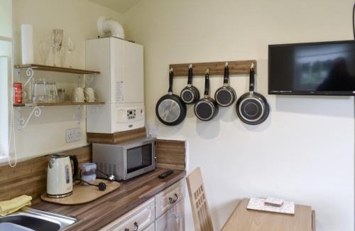 Five Oak Green House | Shepherds Hut 1 At Laddingford - Uk32531