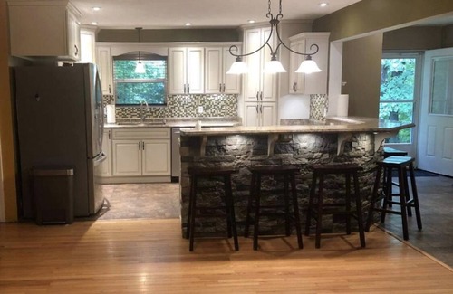 Strange Creek House | Shepherd’s View: A spacious House in Duck, WV. Now equipped with Starlink.