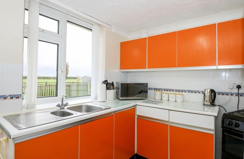 Terrington Saint Clement Cottage | SHEPPARD'S HUT, pet friendly in Terrington St. Clements