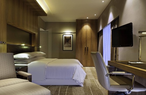 Rajajinagar Hotel | Sheraton Grand Bangalore Hotel at Brigade Gateway