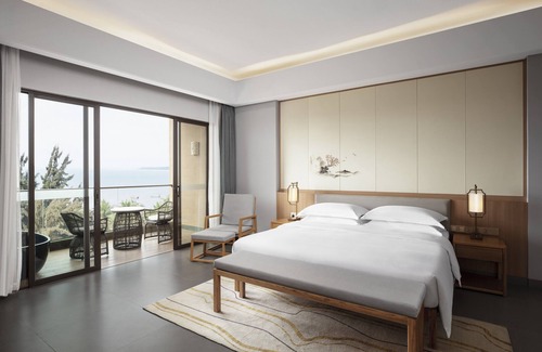 Dianbai District Hotel | Sheraton Maoming Romantic Beach Resort