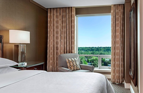 Eau Claire Hotel | Sheraton Suites Calgary Eau Claire