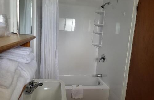 Sherbrooke Hotel | Sherbrooke Village Inn