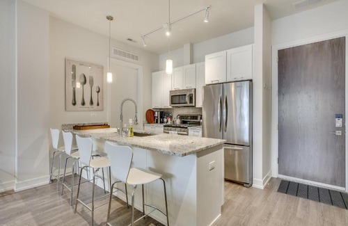 Sheridan Park Apartment | Sheridan Park Stunner! No Matter if You Are in Town for Business or Fun This Property Has You Covered apts