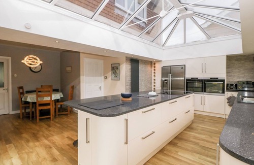 West Wellow House | SHERPA, pet friendly, with open fire in Wellow, Hampshire