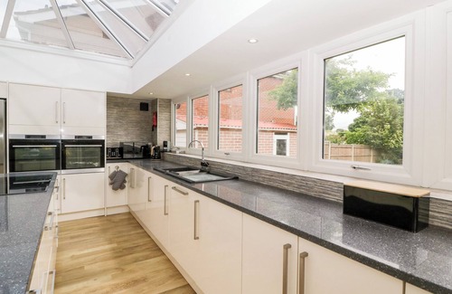 West Wellow House | SHERPA, pet friendly, with open fire in Wellow, Hampshire