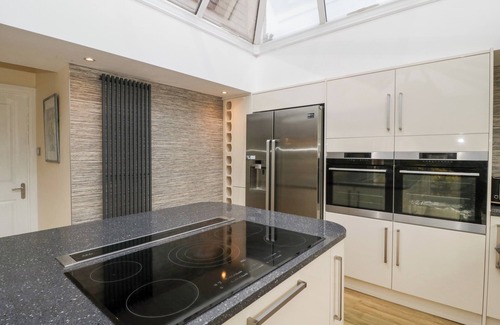 West Wellow House | SHERPA, pet friendly, with open fire in Wellow, Hampshire